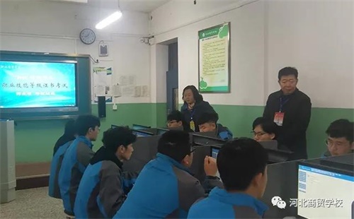 ӱQ(mo)W(xu)УɡWebǰ_l(f)I(y)ܵȼCԇ