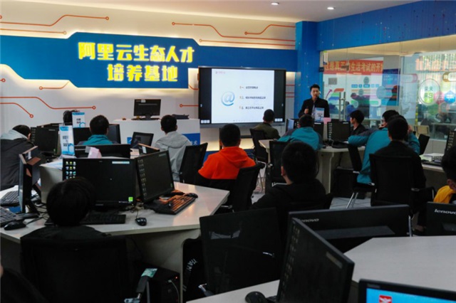 新青年學(xué)互聯(lián)網(wǎng)新技術(shù)創(chuàng)造新時(shí)代 新青年學(xué)互聯(lián)網(wǎng)新技術(shù)創(chuàng)造新時(shí)代